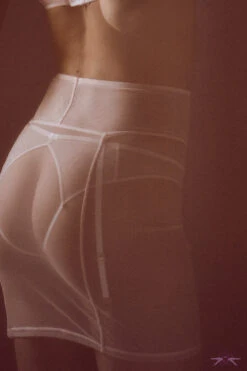 Maison Close L'Amoureuse Peony Rose Suspender Skirt -Mayfair Stockings Mayfair Stockings04 MC 72091justinehotelparticulier2 grosplan 2048x 152